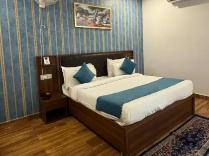 Well-appointed deluxe room