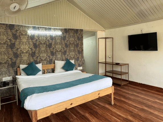 Well-appointed deluxe room